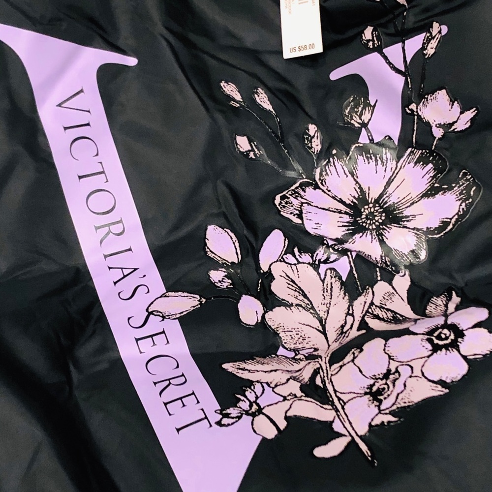 NEW WITH TAGS VICTORIA SECRET TOTE BAG! - Picture 2 of 4